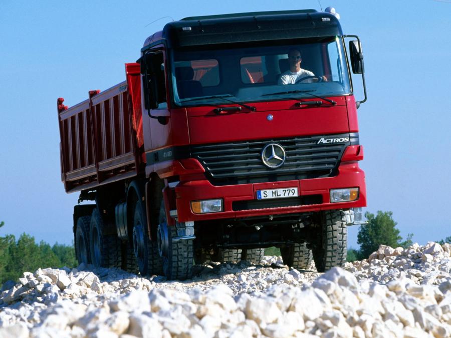  Mercedes-Benz Actros 4140 1997 года  (фото 2 из 16)